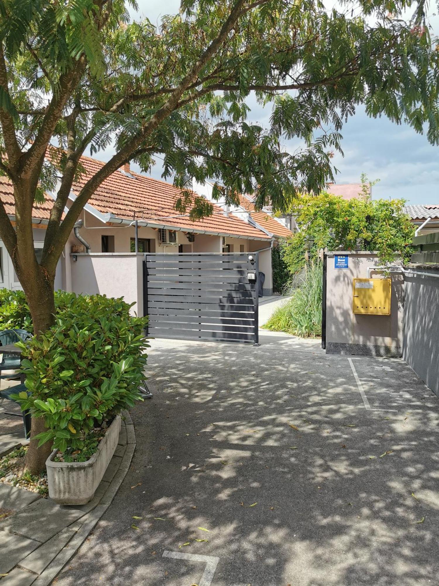 Nunanina Apartmani Pozega Buitenkant foto
